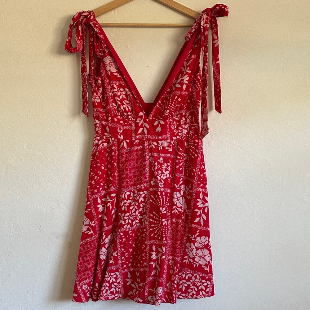 House of Harlow 1960 red and white tie shoulder and plunge neck dress